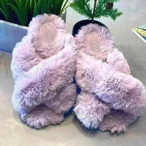 CAT & JACK Brooklyn Crossbands Fur Fluffy Slippers Sz M2/3 Kids- Lilac